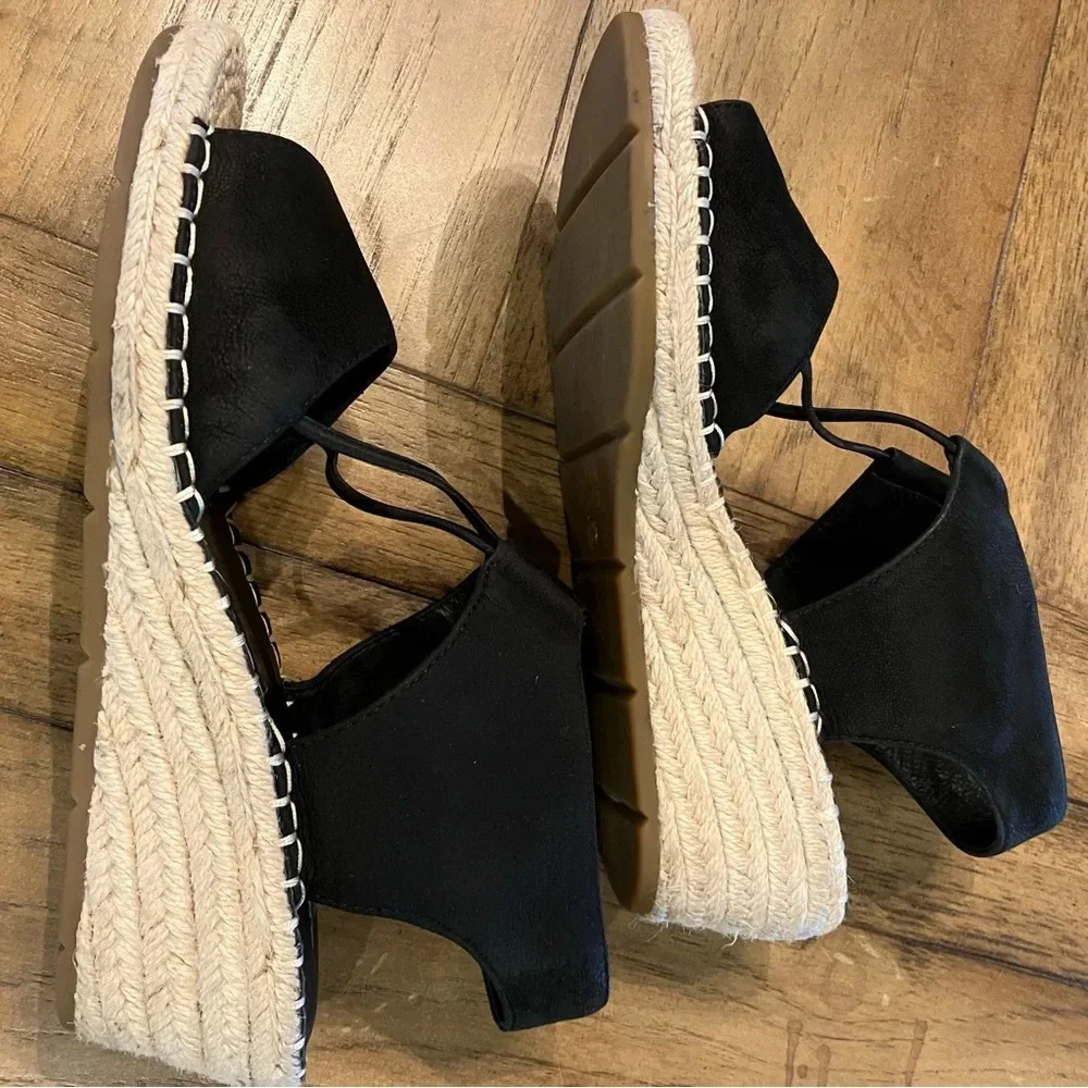 Eileen Fisher Espadrille Wedge Sandal in Black, 6.5,Summer Travel Minimalist